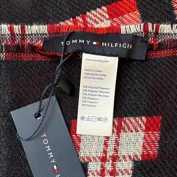 Tommy Hilfiger Logo Scarf - Picture 5 of 5
